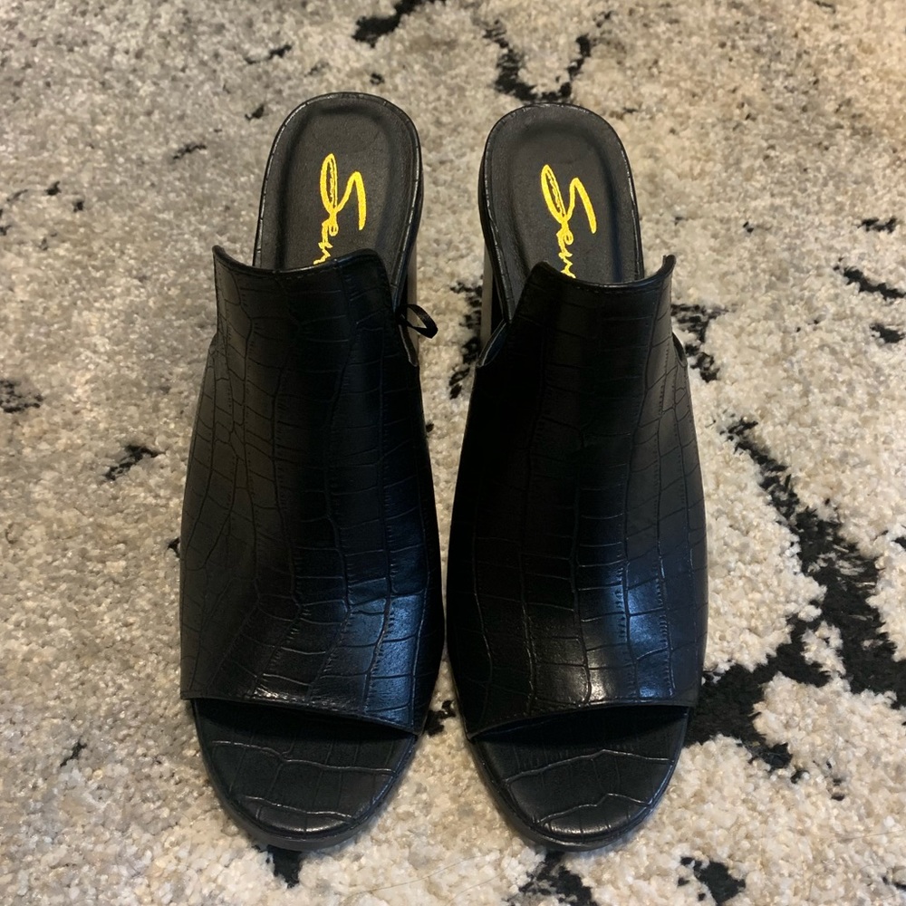 SEVEN black leather mules